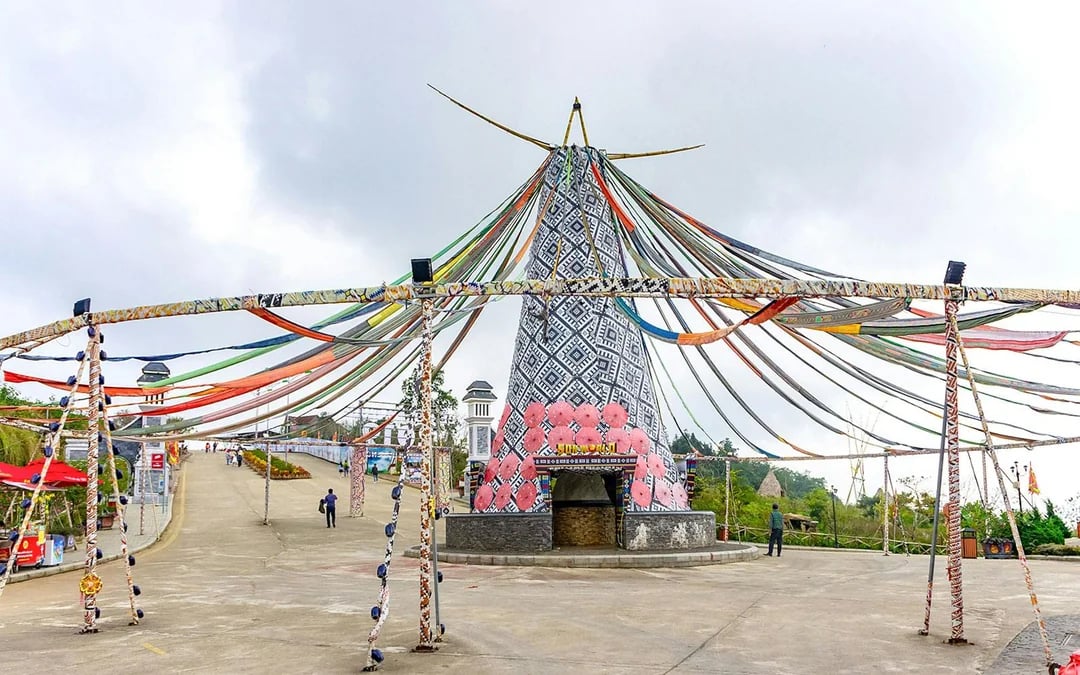 Sun World Fansipan Legend Tickets + Cable Car & Muong Hoa Monorail Image 8