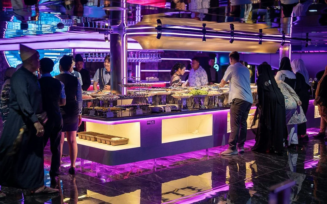 Super Galaxy Luxury Chao Phraya River Dinner Cruise Image 2