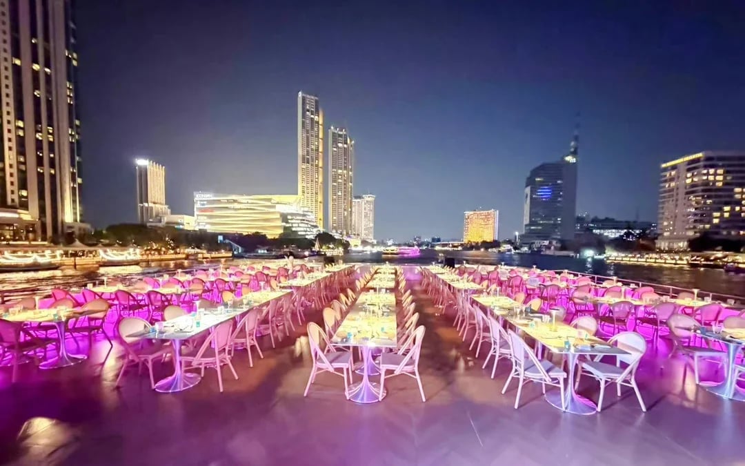 Super Galaxy Luxury Chao Phraya River Dinner Cruise Image 6