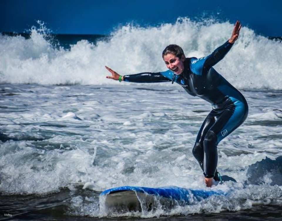 Surfing lessons in the south of Fuerteventura with transfers