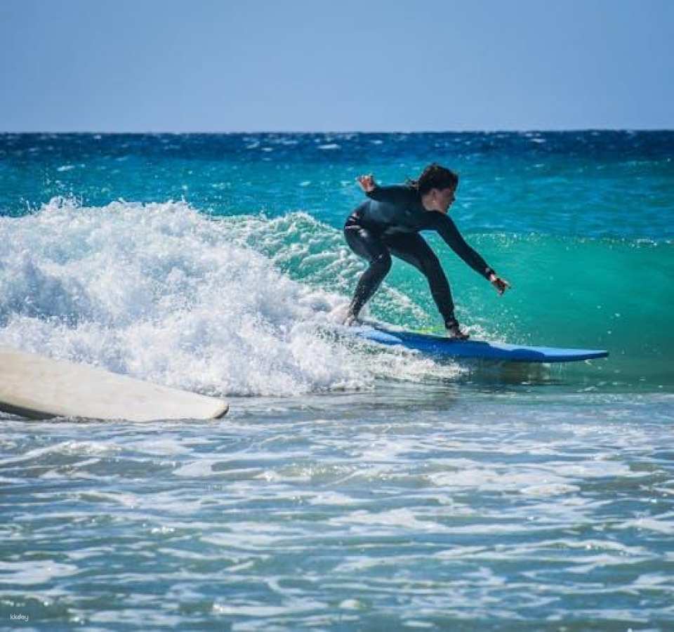 Surfing lessons in the south of Fuerteventura with transfers