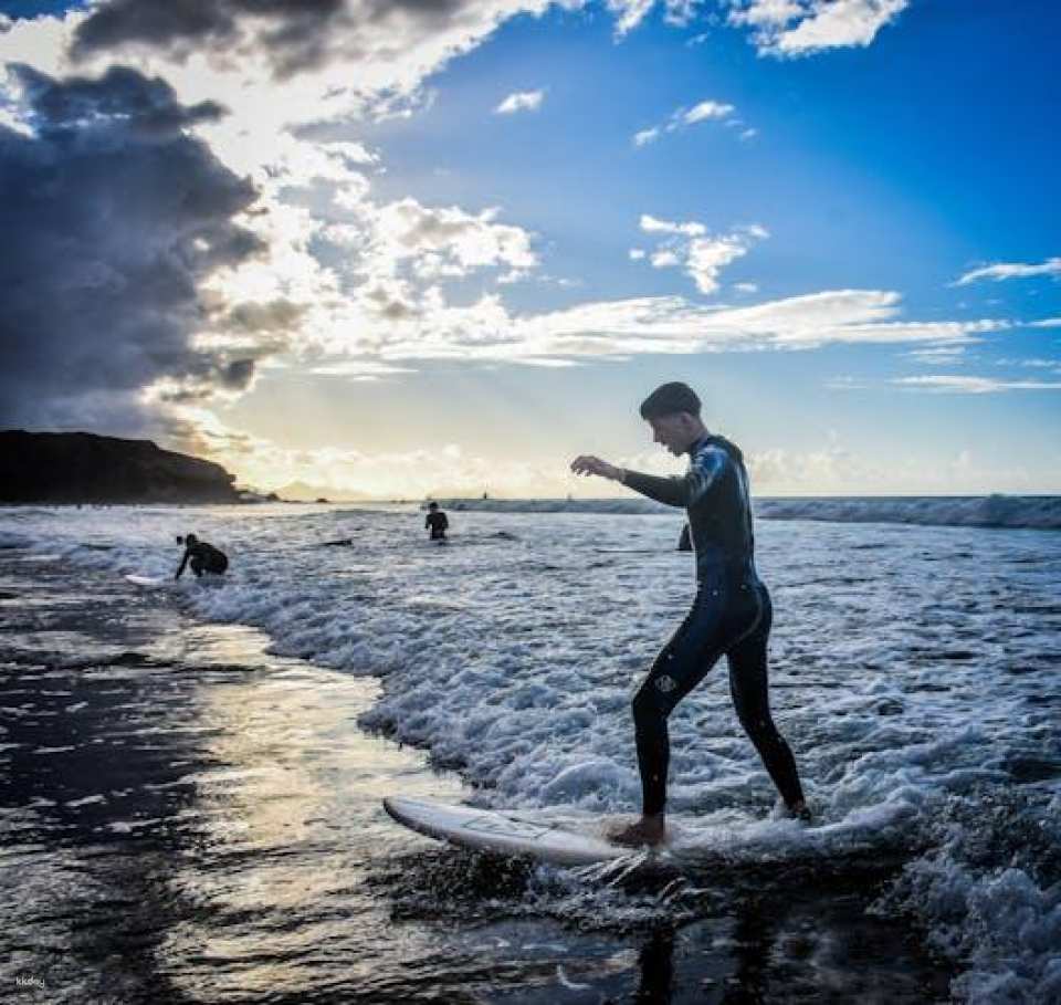 Surfing lessons in the south of Fuerteventura with transfers