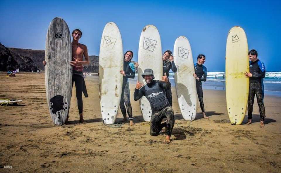 Surfing lessons in the south of Fuerteventura with transfers