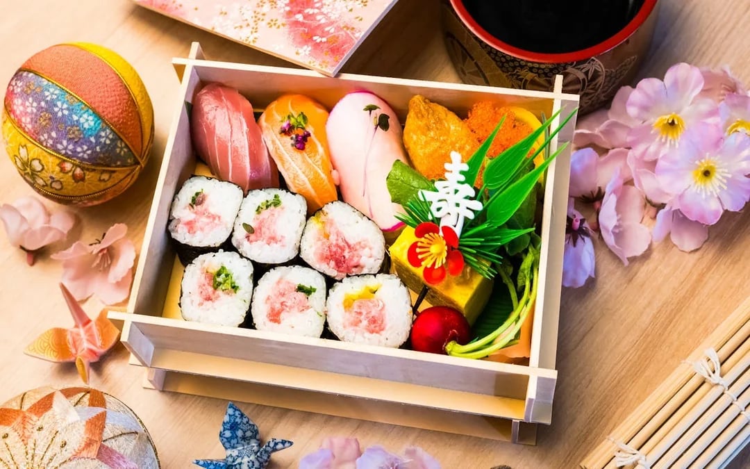 Sushi Bento Making & Tsukiji Market Insider Tour with Tuna Tasting Image 1