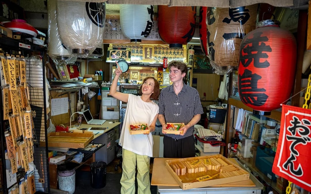Sushi Bento Making & Tsukiji Market Insider Tour with Tuna Tasting Image 7