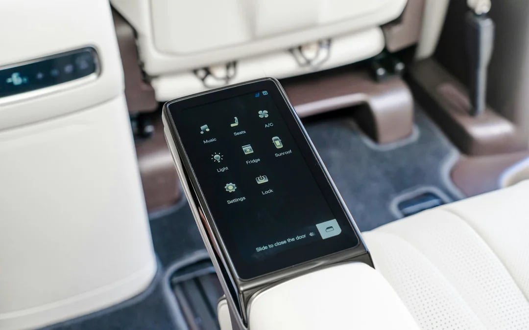 Suvarnabhumi Airport (BKK) ↔ Bangkok: Private One-Way Transfer by Denza D9 Premium Van Image 6