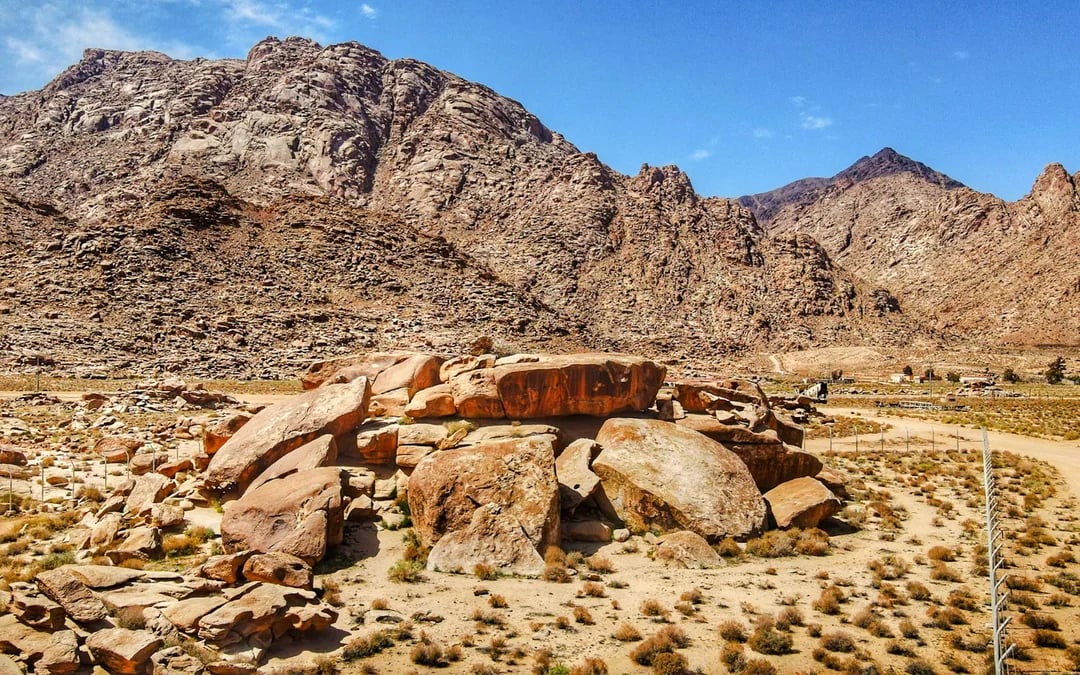 Tabuk Region Mount Sinai Candidate Sites Guided Tour: Jabal Maqla and Split Rock Image 3