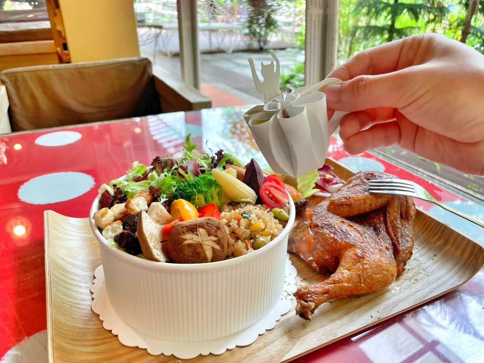 Taichung Dakeng Paper King Creative Park Tickets