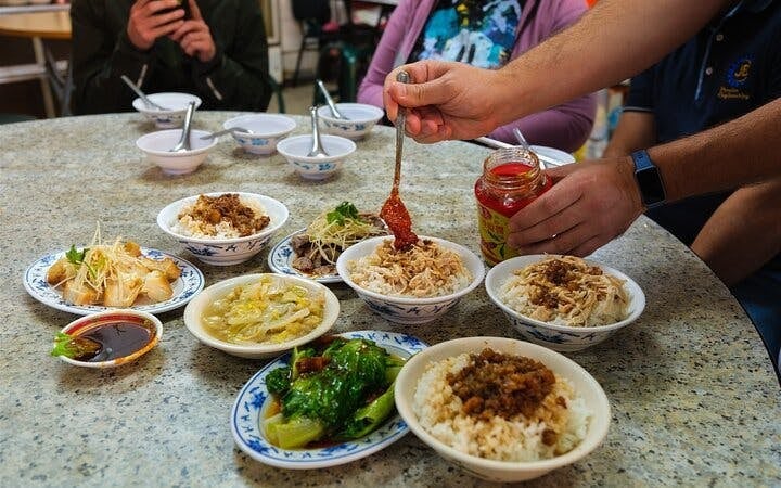 Taipei: Your First Day Food Tour with Locals & 12+ Tasting Image 3