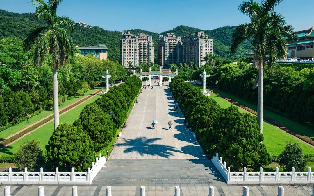 Taiwan Palace Museum Entry with Taipei 101 Observatory Tickets Image 11