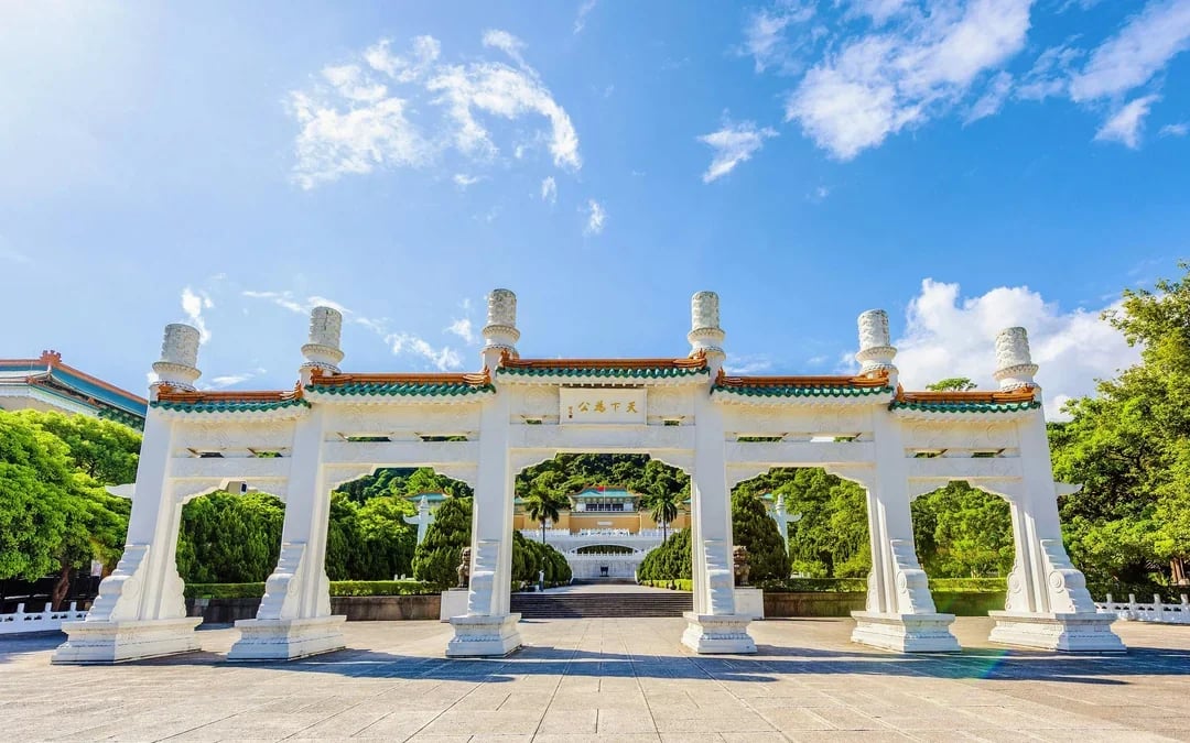 Taiwan Palace Museum Entry with Taipei 101 Observatory Tickets Image 3