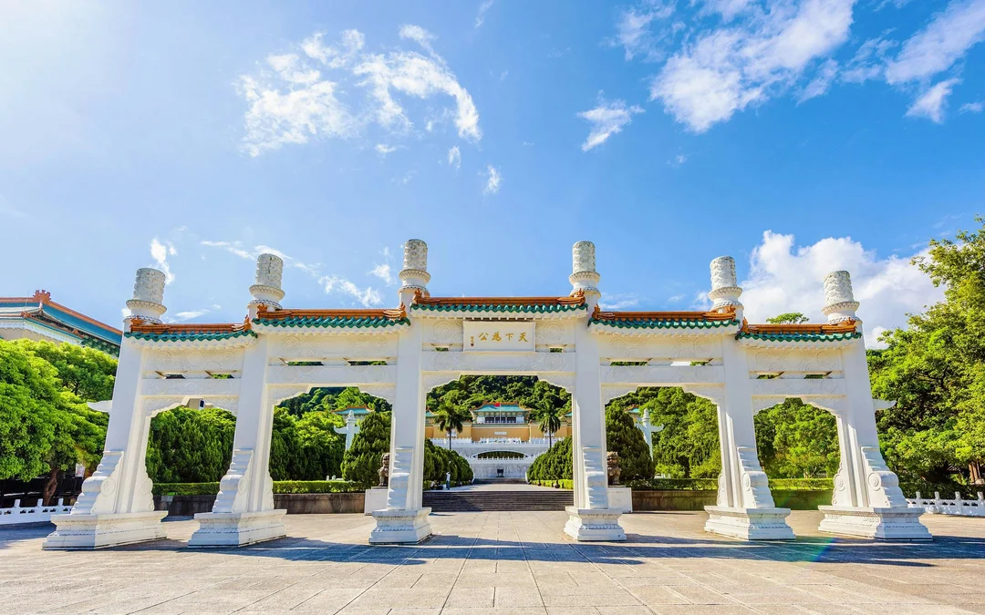 Taiwan Palace Museum Entry with Taipei 101 Observatory Tickets Image 3