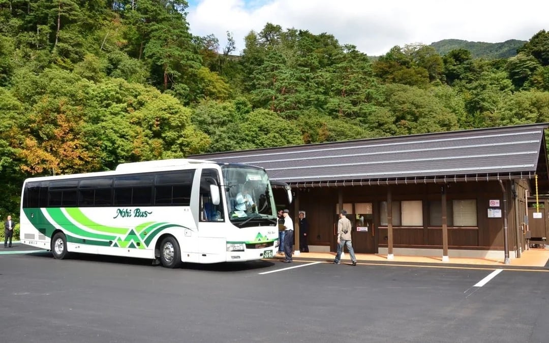 Takayama to Shirakawa-go Express Bus Ticket Image 1