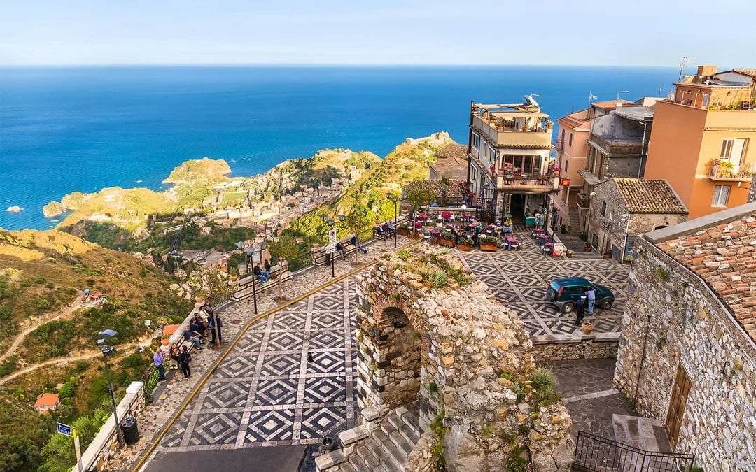 Taormina-Isola Bella-Castelmola tour Image 7