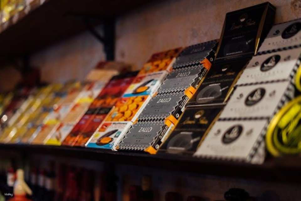Tapas and wine experience walking tour in Barcelona