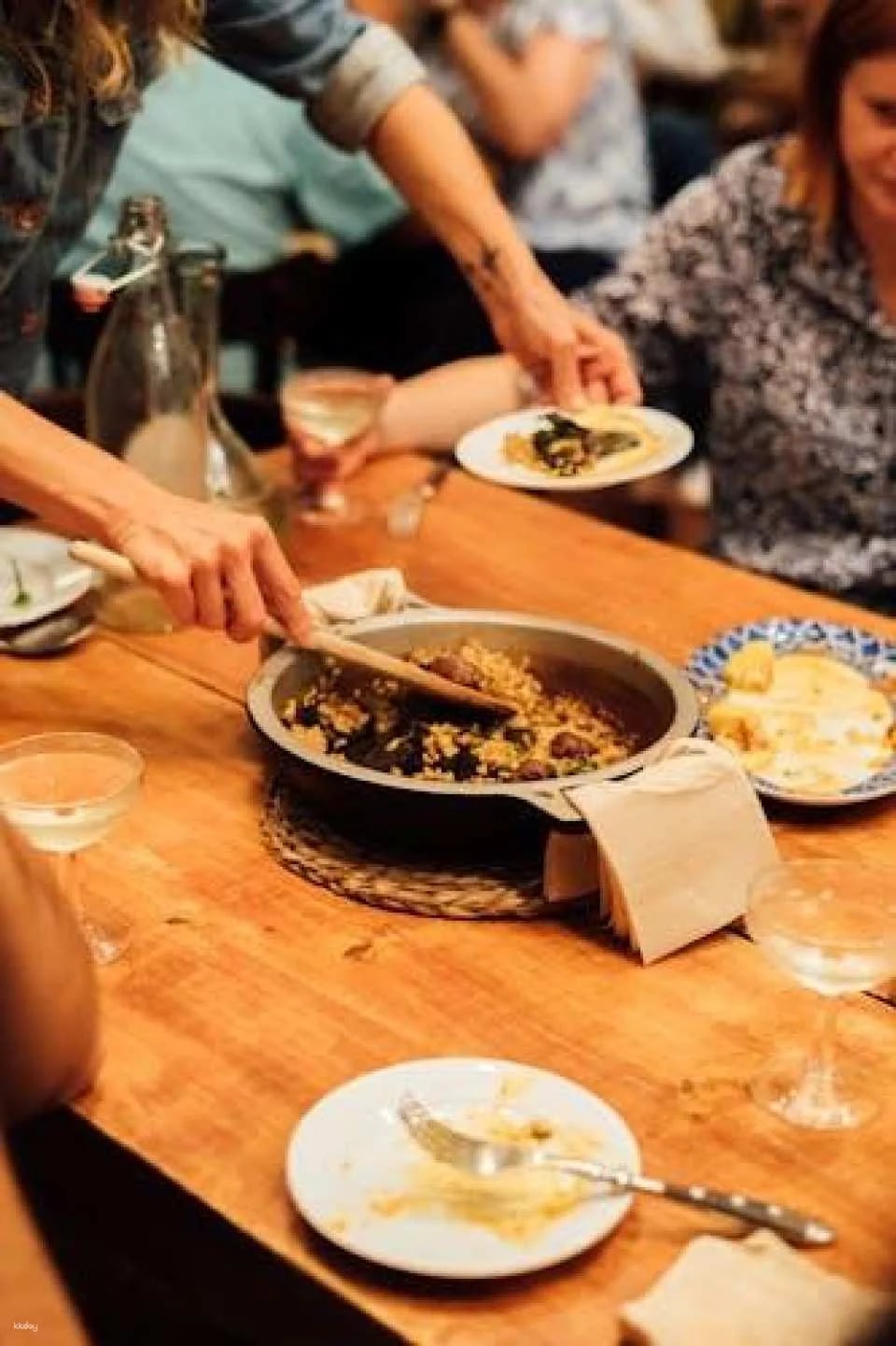 Tapas and wine experience walking tour in Barcelona