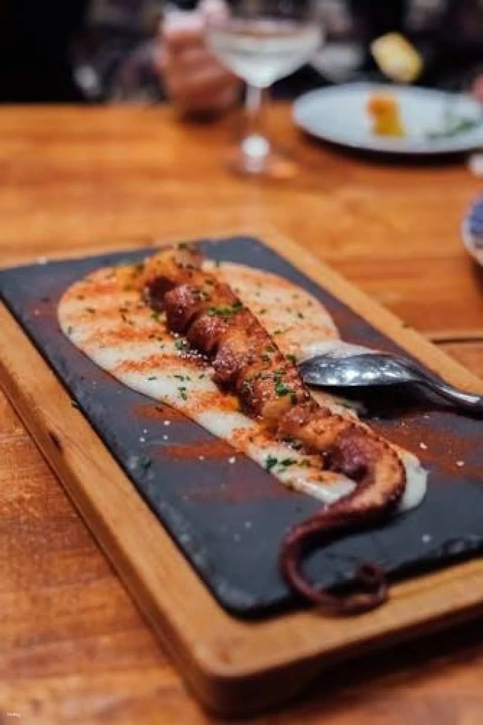 Tapas and wine experience walking tour in Barcelona