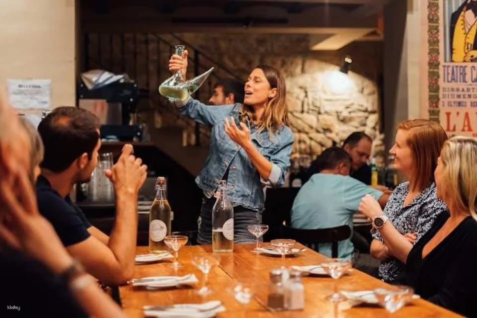 Tapas and wine experience walking tour in Barcelona