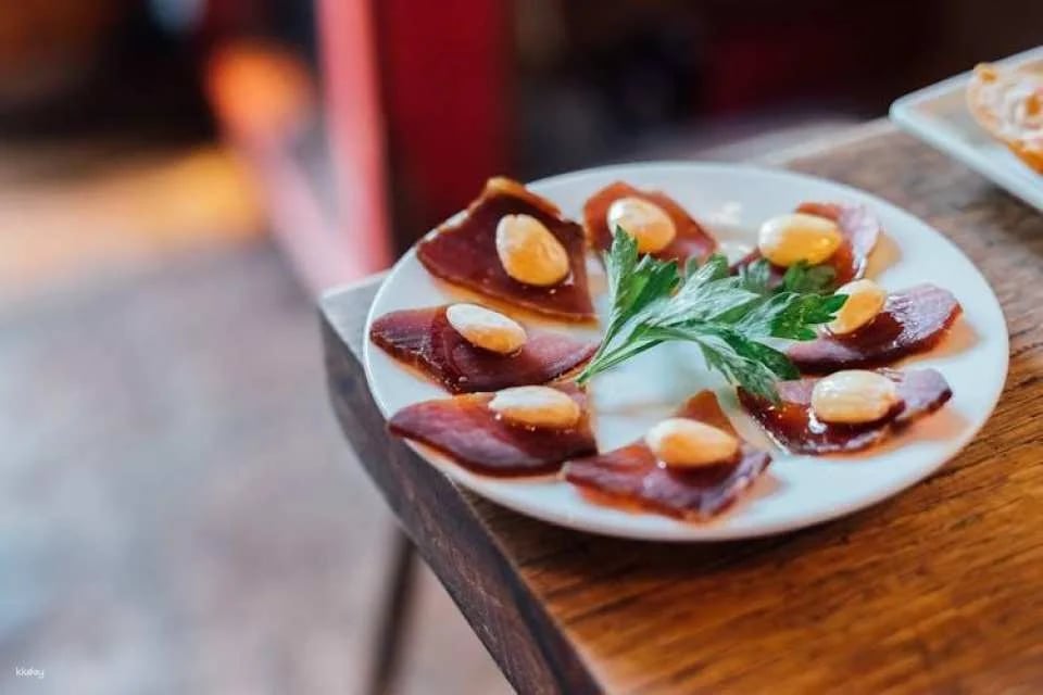 Tapas and wine experience walking tour in Barcelona
