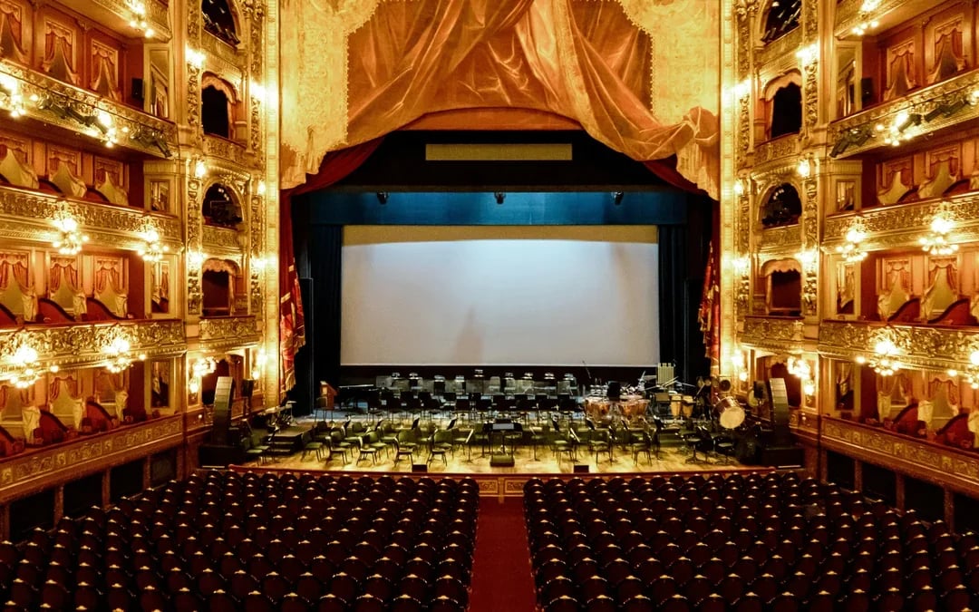Teatro Colón Tickets with City Walking Tour Image 11