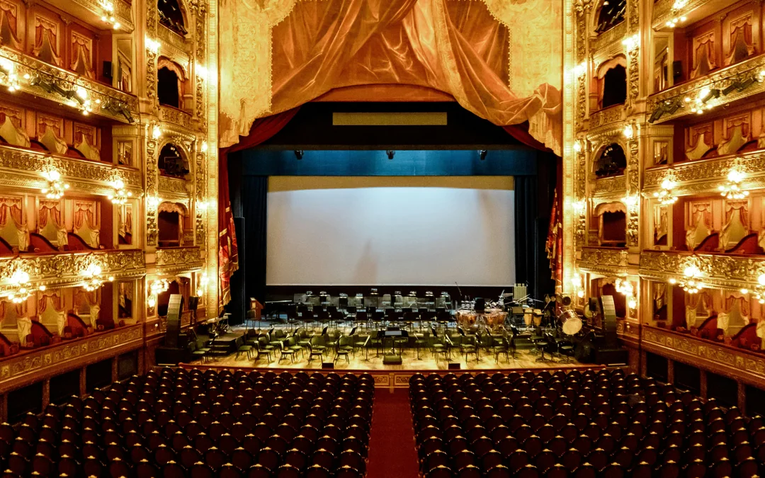 Teatro Colón Tickets with City Walking Tour Image 11