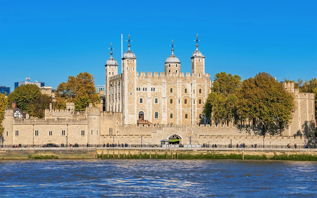 Thames River Afternoon Cruise with British Tea & Scones Image 5