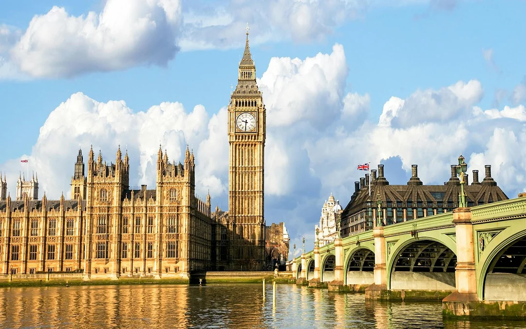 Thames River Afternoon Cruise with British Tea & Scones Image 9