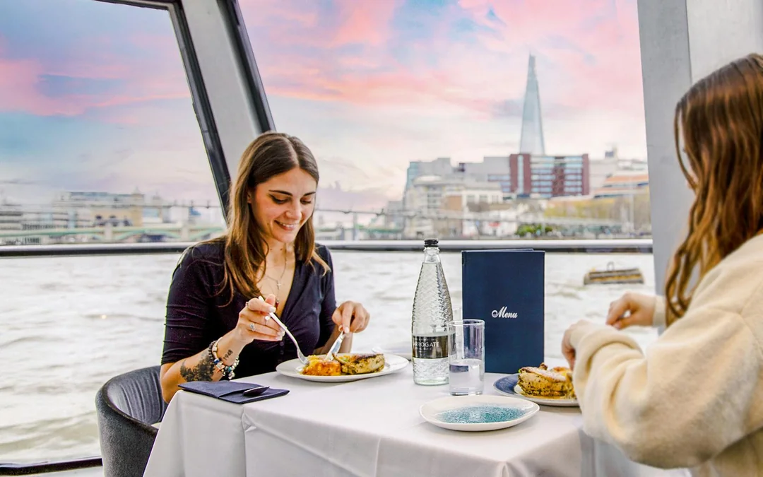 Thames River Dinner Cruise with Sunset Views and Drinks Image 3