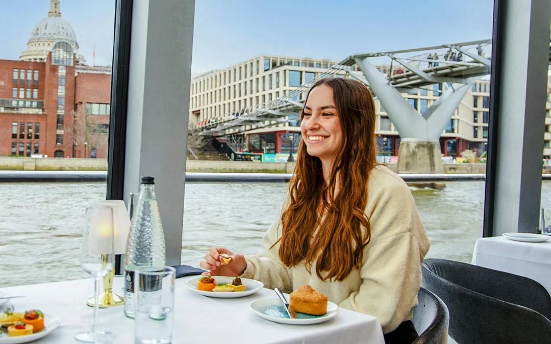 Thames River Dinner Cruise with Sunset Views and Drinks  Image 10