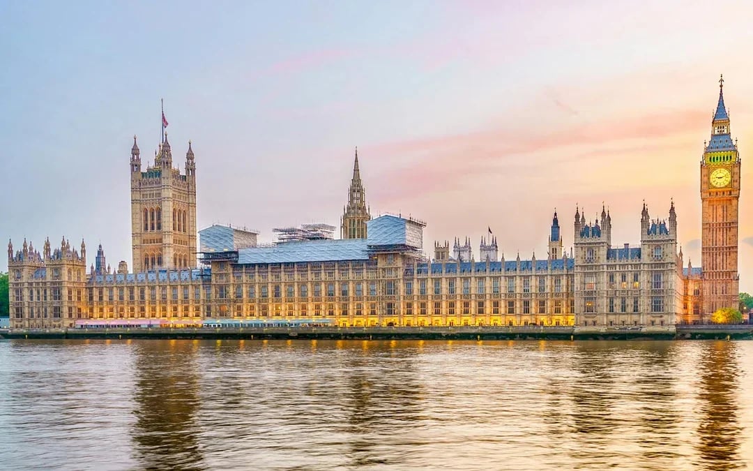 Thames River Evening Cruise with Sunset Views, Sparking Wine & Canapés Image 4