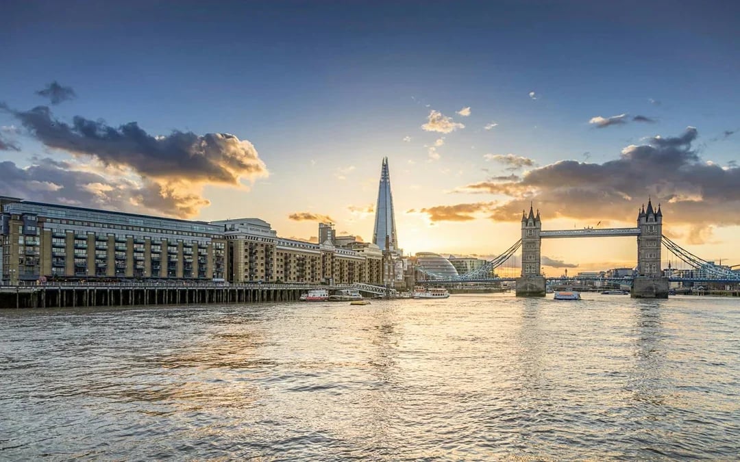 Thames River Evening Cruise with Sunset Views, Sparking Wine & Canapés Image 7
