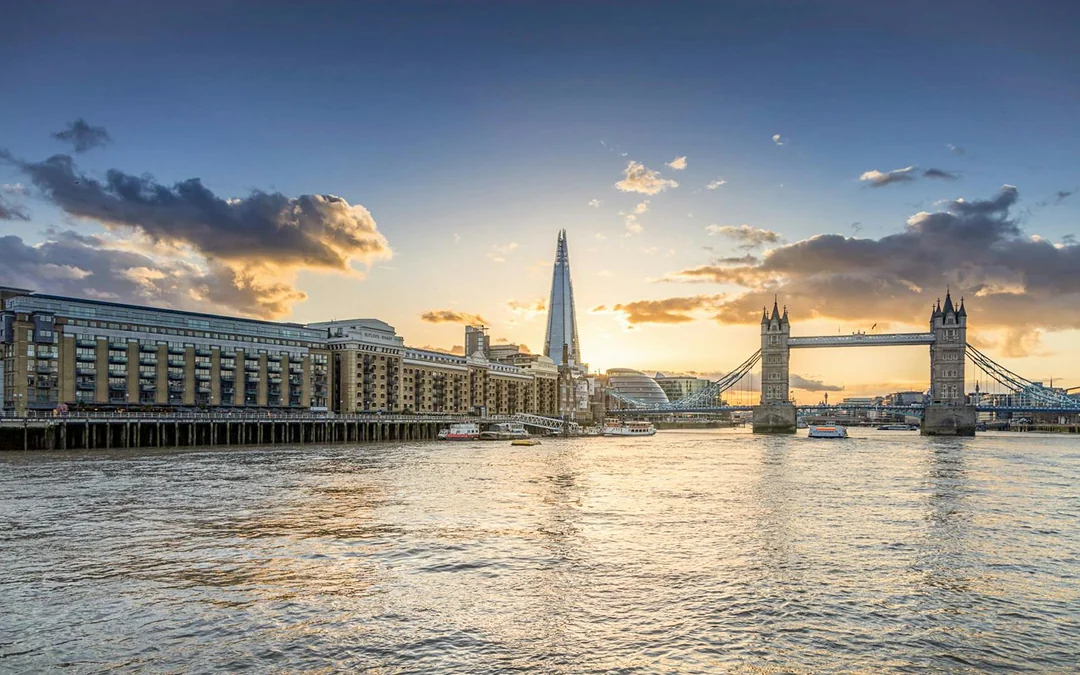 Thames River Evening Cruise with Sunset Views, Sparking Wine & Canapés Image 7