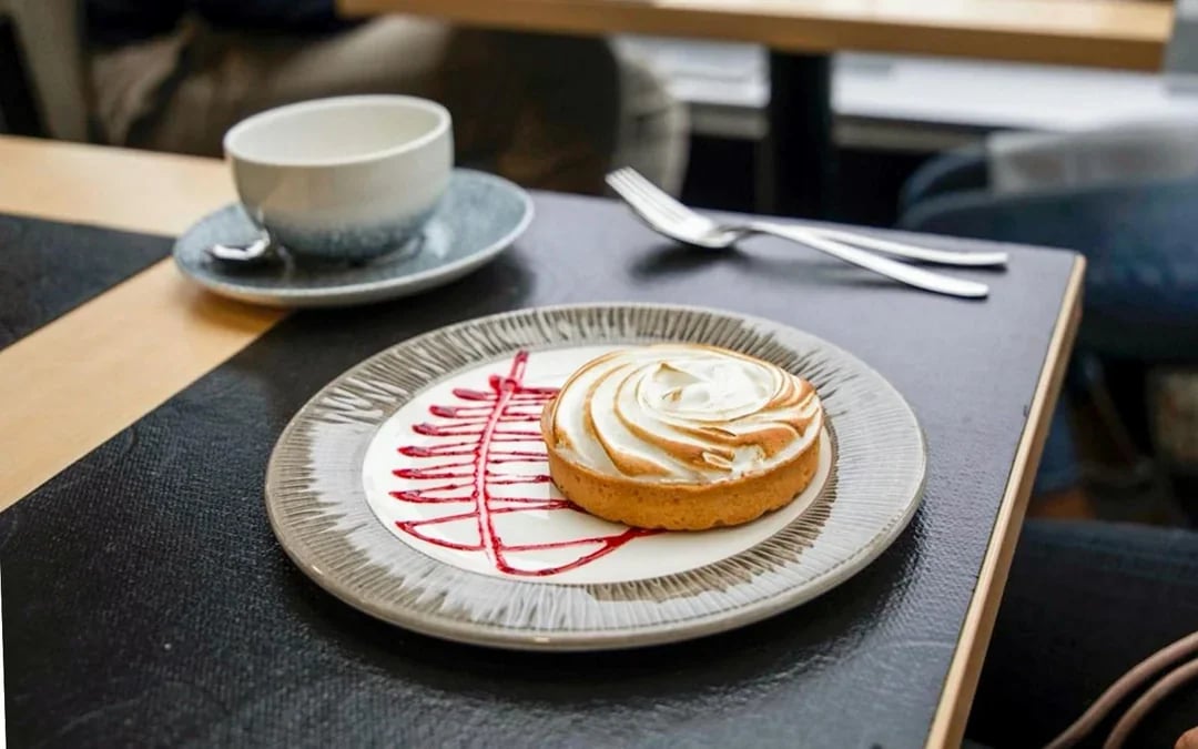 Thames River Lunch Cruise with 2-Course Meal, Coffee & Tea Image 8