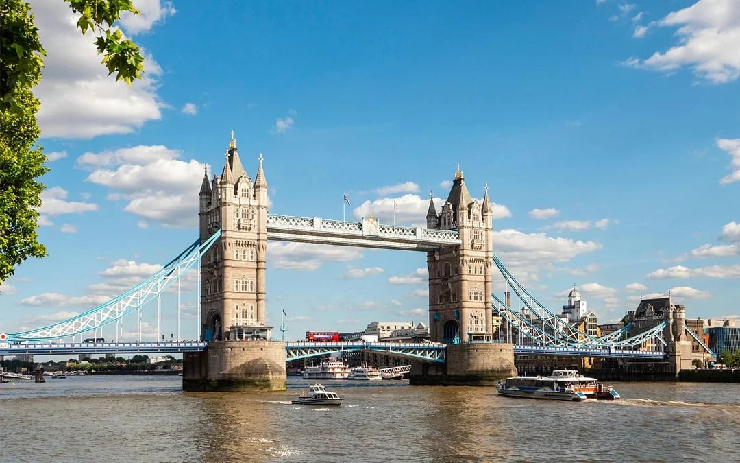 Thames River Lunch Cruise with 2-Course Meal, Coffee & Tea Image 10