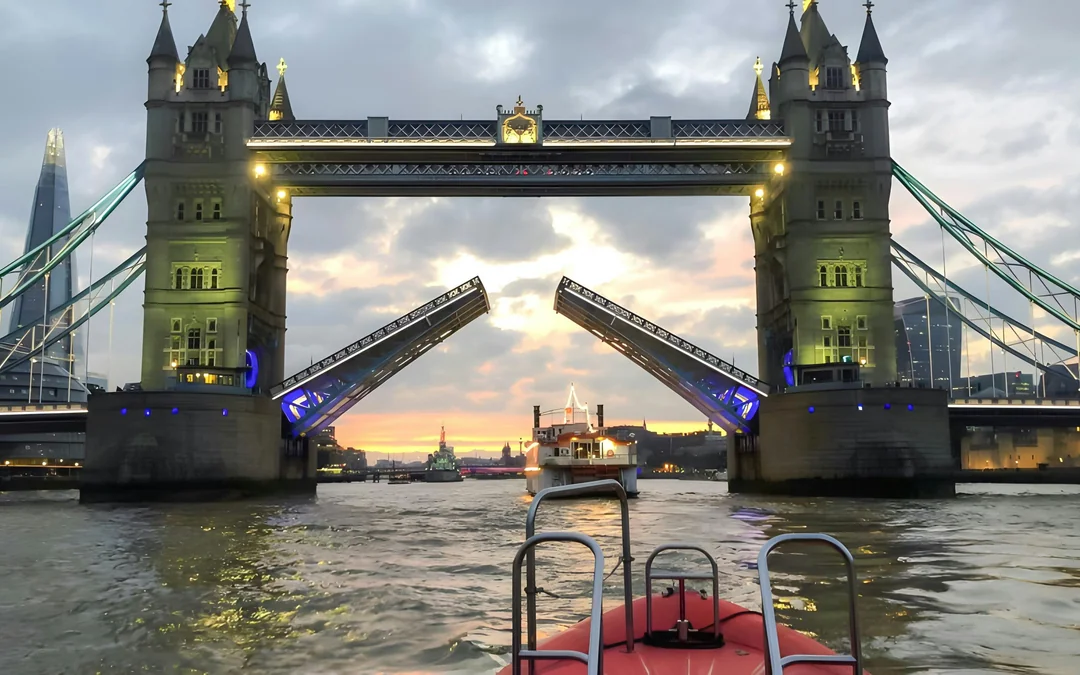 Thames River Speedboat Tour Image 5