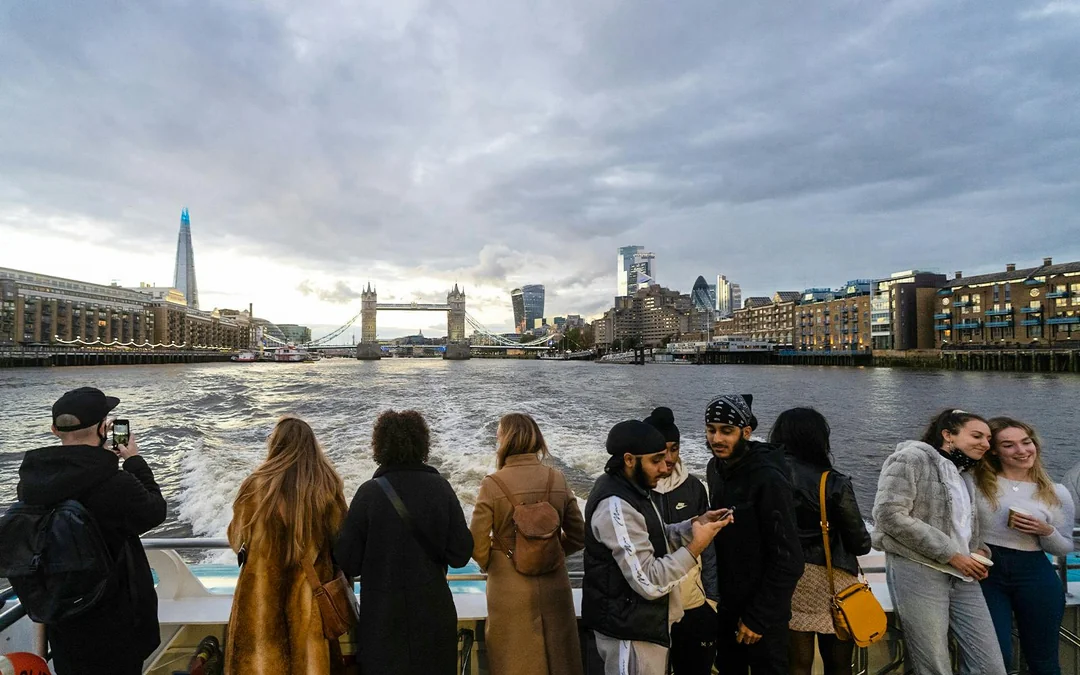 Thames River Uber Boat Trip Image 12