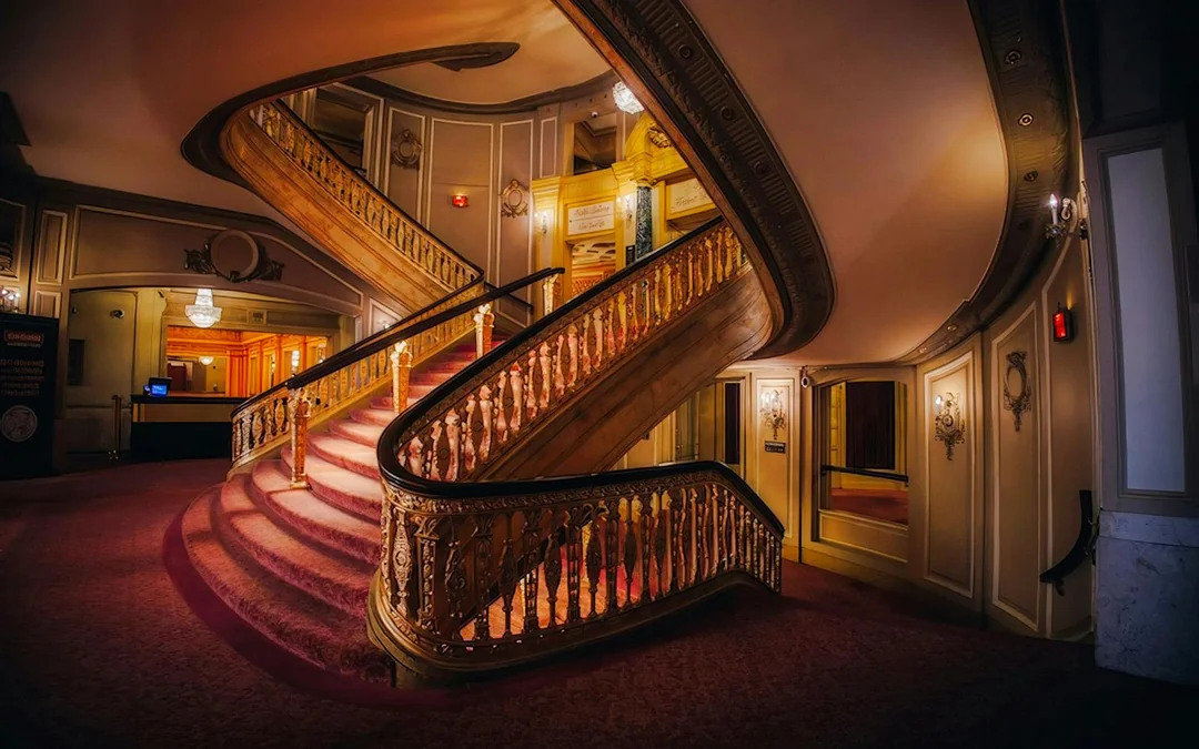 The Chicago Theatre Tour Experience Image 5