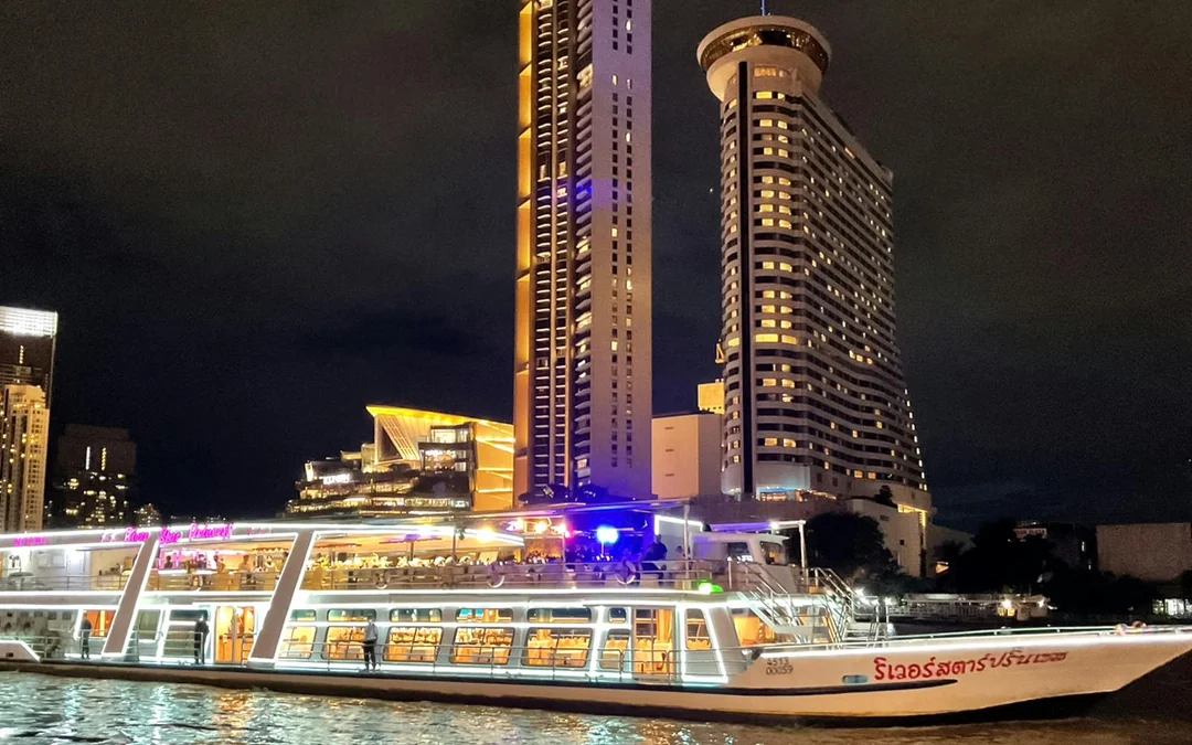 The Grand Chao Phraya Cruise with Buffet Dinner & Live Music Image 1