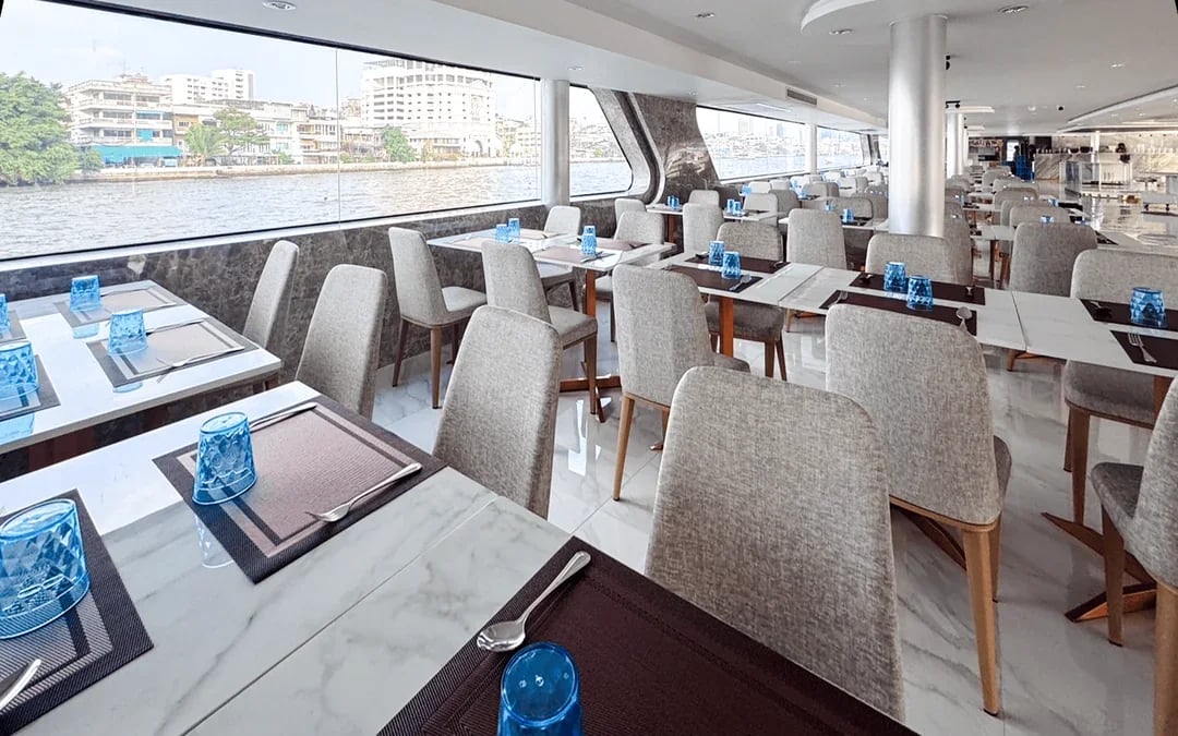 The Luxury White Dinner Cruise at ICONSIAM Image 5