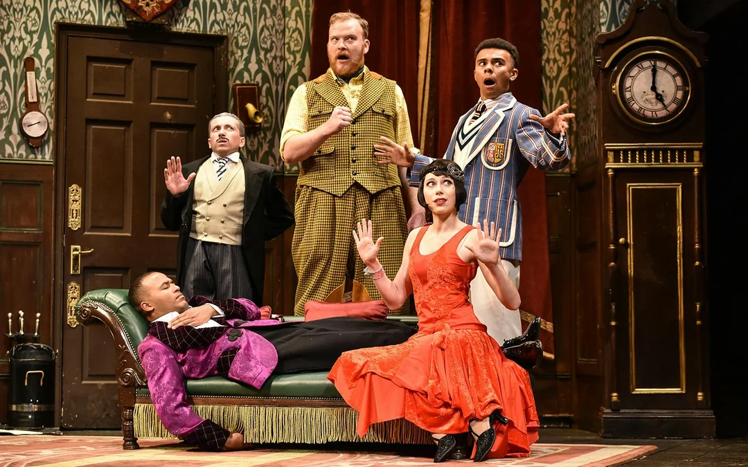 The Play That Goes Wrong Image 3