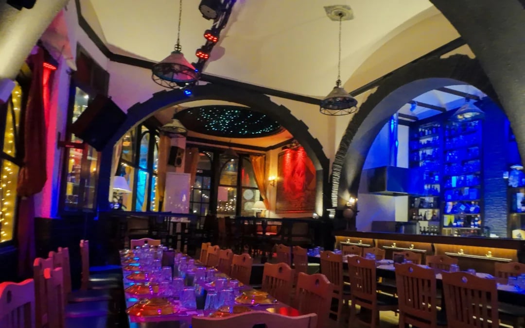 Thessaloniki Small-Group Hidden Bars Walking Tour With Drinks and Savoury Bites Image 7