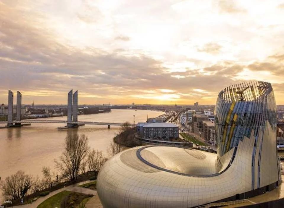 Ticket to La Cité du Vin with Wine Tasting