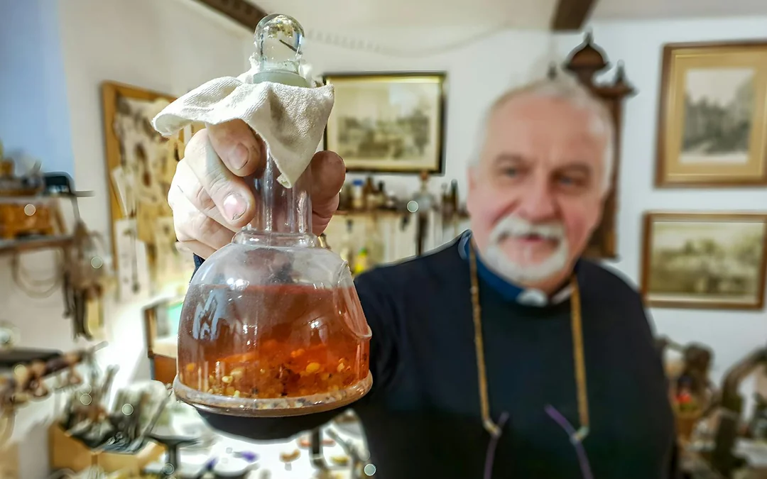 Tickets to 1.5-Hour Amber Workshop in Gdańsk Image 1
