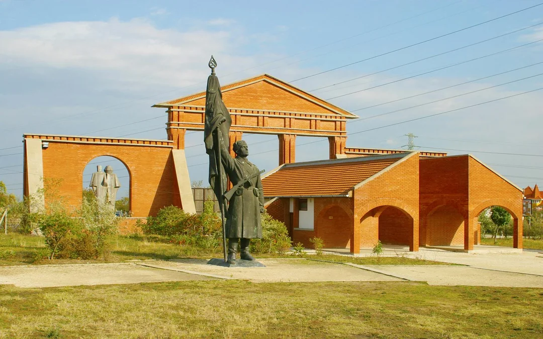 Tickets to Memento Park Image 3