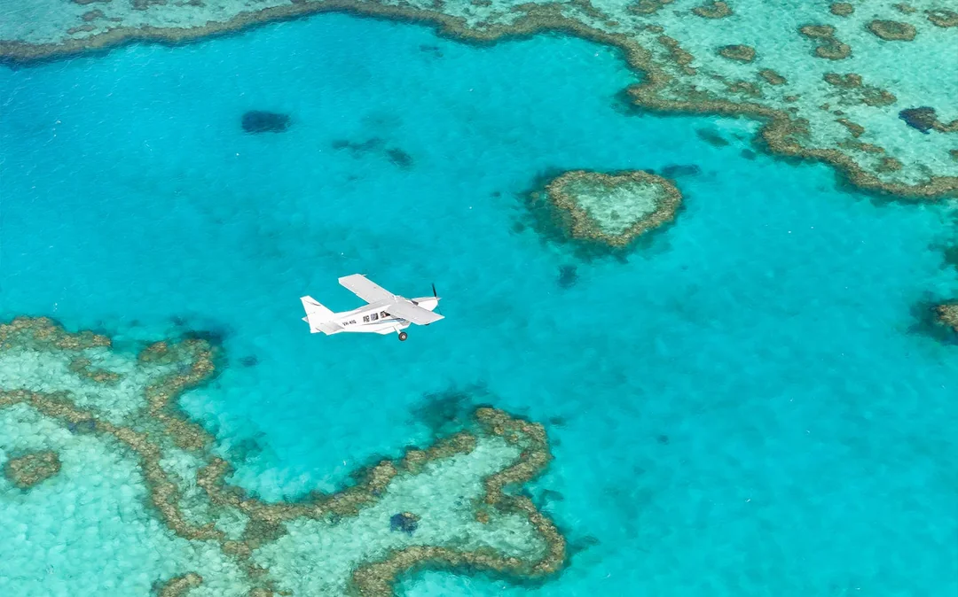 Tickets to Whitsunday Islands & Great Barrier Reef 1-hr Scenic Flight Image 5