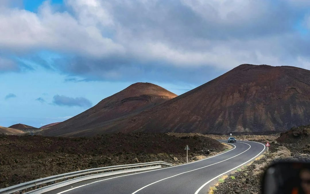 Timanfaya National Park & Lago Verde Tour Image 2