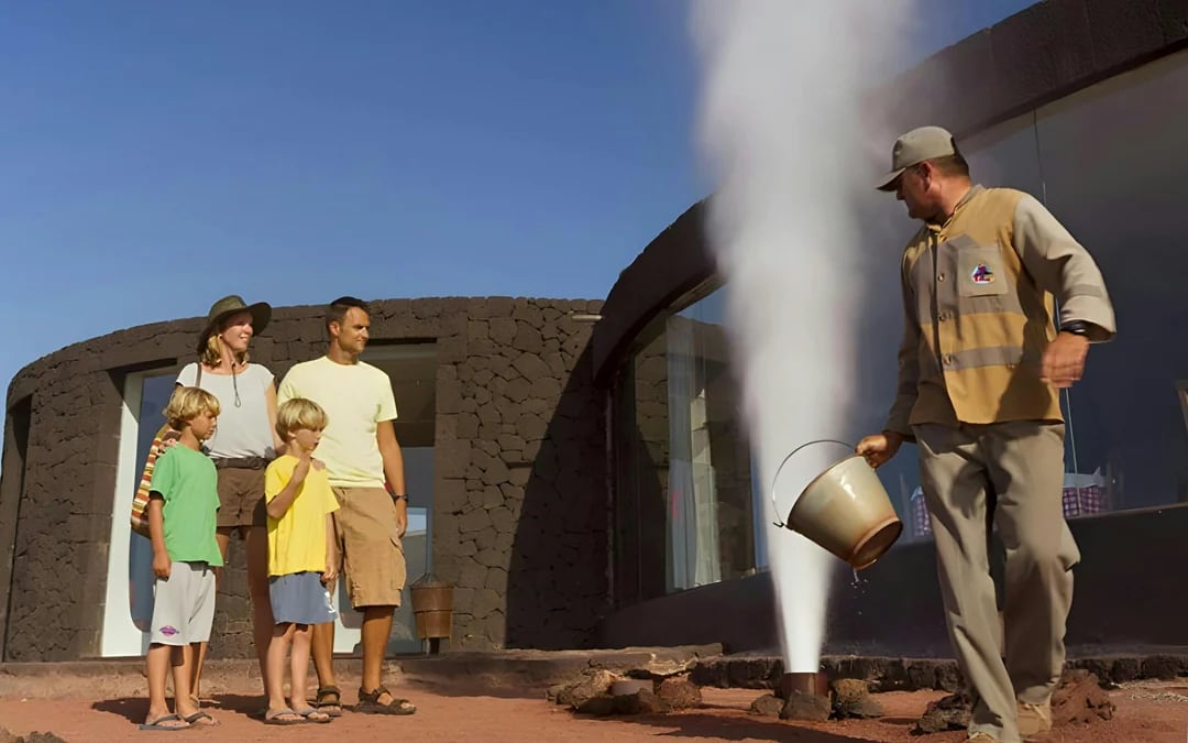 Timanfaya National Park & Lago Verde Tour Image 6