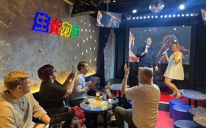 Tokyo Bar Hopping Tour in Shinjuku (All-You-Can-Drink + Dinn Image 3