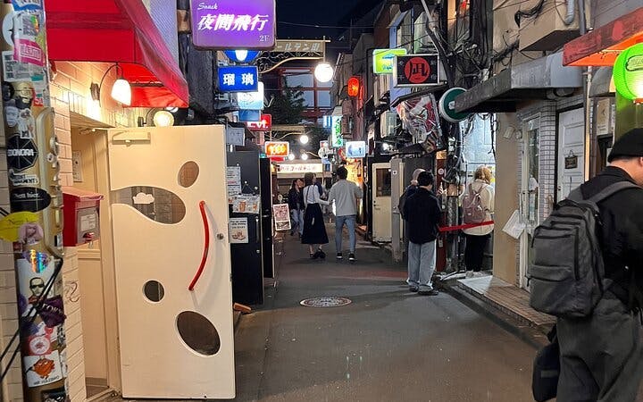 Tokyo Bar Hopping Tour in Shinjuku (All-You-Can-Drink + Dinn Image 4
