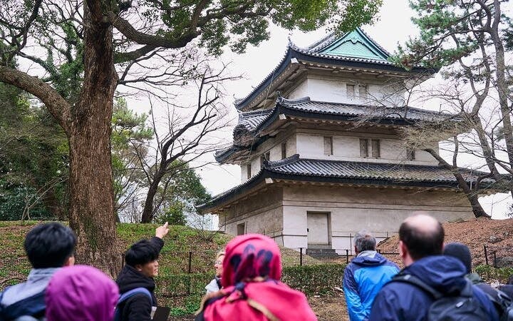 Tokyo Castle and Imperial Palace Guided Walking Tour Image 4